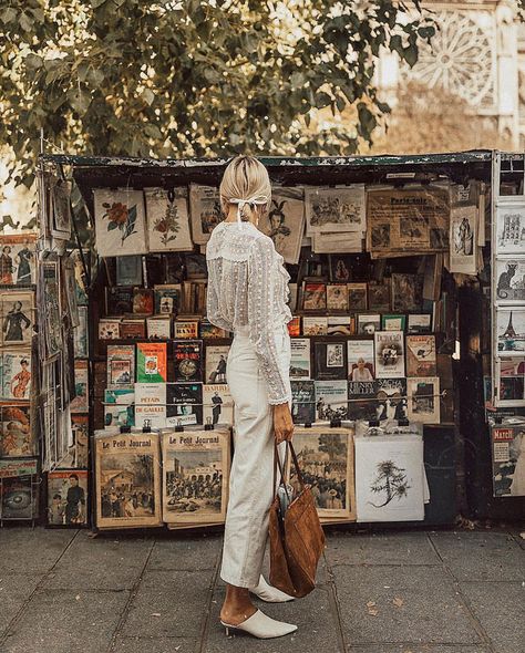 Relaxed neutrals - Weekend and Inspiration | Cool Chic Style Fashion White Summer Outfits, French Aesthetic, Parisian Aesthetic, Europe Aesthetic, Paris Aesthetic, Paris Photos, Parisian Chic, Spring Trends, Shades Of White