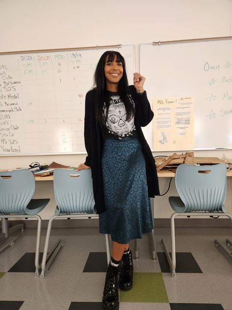 Edgy teacher outfits.  Edgy outfit for work. Pair your favorite band tee with a skirt Band Tee And Skirt, Pierce The Veil Shirt, Skirt And Sweater, Pierce The Veil, Teacher Outfits, The Veil, Knee Length Skirt, Band Tees, Veil