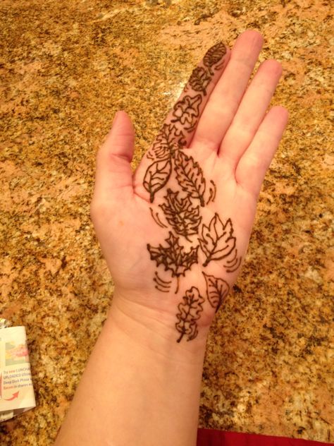 Fall thanksgiving leaves henna, mehendi design Fall Henna Design, Fall Henna, Henna Mendhi, Thanksgiving Leaves, Cute Henna Tattoos, Mandala Ideas, Henna Inspo, Cute Henna, Painting Summer