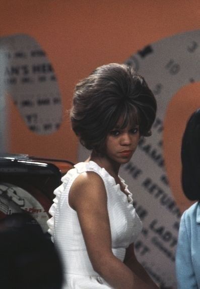 Mary Wilson, The Supremes, Nbc Tv, Black Entertainment, Vintage Black Glamour, Black Hollywood, Tv Music, Diana Ross, Retro Hairstyles