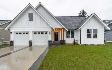 Modern-farmhouse House Plan - 4 Bedrooms, 3 Bath, 2015 Sq Ft Plan 20-141 White Siding With Shaker Accent, Mixed Siding Exterior, White Siding Exterior, Suburb House, American Craftsman House, 4 Bedroom Craftsman, Horizontal Siding, Exterior Farmhouse, House Additions