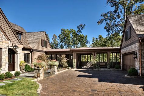 17 Breezeway Ideas From Garage to House: Walk in Style Houses With Detached Garage Breezeway, Houses With Breezeway To Garage, In Law Suite Addition, Detached Garage Designs, Garage Addition, Covered Walkway, Ranch Exterior, Victorian Buildings, Lake Home