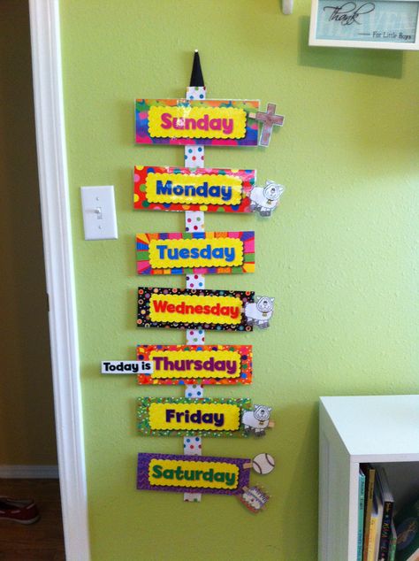 Toddler Weekly Calendar. Glued ribbon on a yard stick, used Velcro to attach the days of the week. Printed out clip art of activities of the week, ie school, church, t-ball, birthdays, holidays, etc. Glued them to clothes pins that can be interchanged. Also included a "Today is" clip that my son can move everyday. Great way to teach the days of the week, and no more 100 questions about when his t-ball game is, I tell him to look at his calendar!! Classroom Cleaners, Toddler Calendar, Aktiviti Prasekolah, Preschool Classroom Decor, Aktiviti Kanak-kanak, T Ball, Toddler Classroom, 100 Questions, Teaching Toddlers