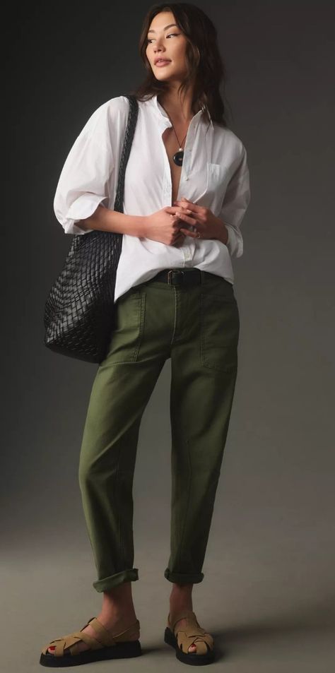 Northern California Style, The Wanderer, Mode Casual, Looks Street Style, Tapered Trousers, California Style, Green Pants, Looks Chic, Boho Blouses