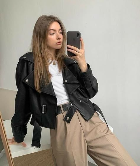 Rose Blackpink, 가을 패션, Blackpink Rose, Mode Inspiration, Crop Jacket, Outfits Casuales, Cute Casual Outfits, Minimalist Fashion, Classy Outfits