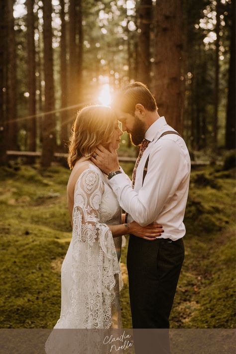 Getting married in the state of Washington? Check out these top forest vibe venues for a dreamy, fairytale wedding! These outdoor venues have the best views for a forest wedding. Read the full list at claudianoellephotography.com. Forest Wedding Venues, Elopement Venues, Getaway Wedding, Forest Wedding Venue, Seattle Wedding Venues, Washington Wedding Venues, Washington Seattle, Dream Venue, Places To Get Married