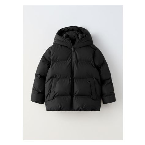 Down jacket with a hood and long sleeves. Featuring a thermo-sealed zip-up front, front pockets with hidden zips and an elasticated label appliqué on the sleeve. Zara Puffer Jacket, Chunky Jacket, Zara Puffer, Rubber Label, Water Repellent Jacket, Black Puffer Coat, Puffer Coats, Black Puffer Jacket, Linen Suits