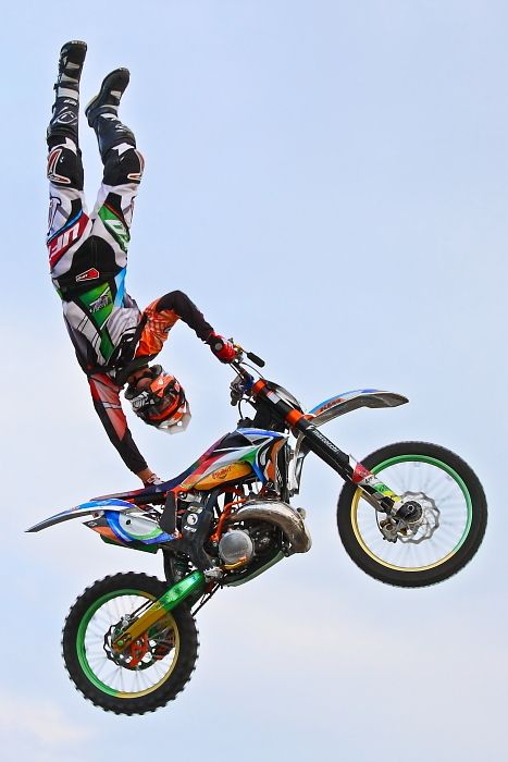 #LL @LUFELIVE #thepursuitofprogression #motocross #dirtbikes Freestyle Motocross, Predator Helmet, Enduro Motocross, Nitro Circus, Motocross Love, Motorcross Bike, Moto Cross, Motocross Riders, X Games