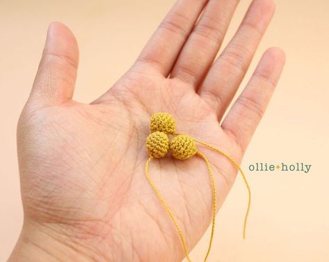 Free Billy Balls Flower Crochet Pattern - Ollie + Holly | Amigurumi Crochet Patterns Crochet Small Flower, Crochet Skull Patterns, Flower Crochet Pattern, Billy Balls, Billy Buttons, Crochet Skull, Crochet Ball, Crochet Brooch, Crochet Flowers Free Pattern