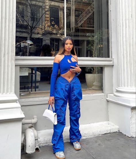 Techno Outfit Plus Size, Saturno Tour Outfit, Saturno Concert Outfits, Saturno Outfit Ideas, Saturno Aesthetic, Monochromatic Outfit Street Style, Blue Concert Outfit, Monochromatic Outfit Summer, Blue Monochromatic Outfit