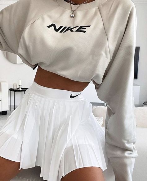 Nike Women's Summer Victory Skirt Nike Tennis Outfits, Oversized White T Shirt, Tennis Skirt Outfits, Skirt Diy, Tennis Skirt Outfit, High Street Fashion, Tennis Skirts, Nike Tennis, Cute Comfy Outfits