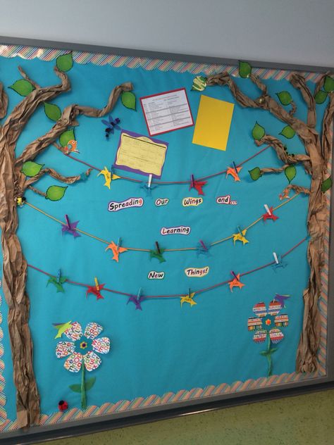 Back to school hummingbird bulletin board Hummingbird Classroom Theme, Bird Theme Bulletin Board, Bird Bulletin Board Ideas Preschool, Bird Bulletin Board Ideas, Bird Bulletin Boards, Class Tree, High School Bulletin Boards, Baby Art Crafts, Infant Classroom