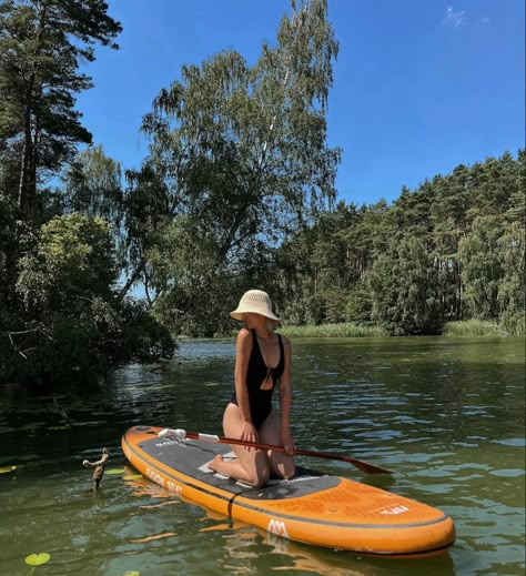 Stand Up Paddle Boarding Aesthetic, Pic Ideas Poses, Vsco Inspiration, Relaxed Woman, Sup Paddle Board, Instagram Pic Ideas, Camping Vibes, Stand Up Paddle Boarding, Lake Day