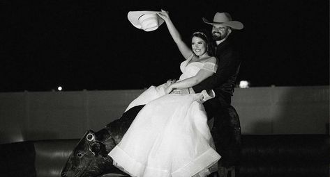 A mechanical bull at a wedding? Why not! Your wedding reception could definitely get interesting with this! Mechanical Bull Wedding, Disco Wedding, Mechanical Bull, Cowgirl Wedding, Bull Riding, The Right Man, Western Wedding, Once In A Lifetime, Rodeo