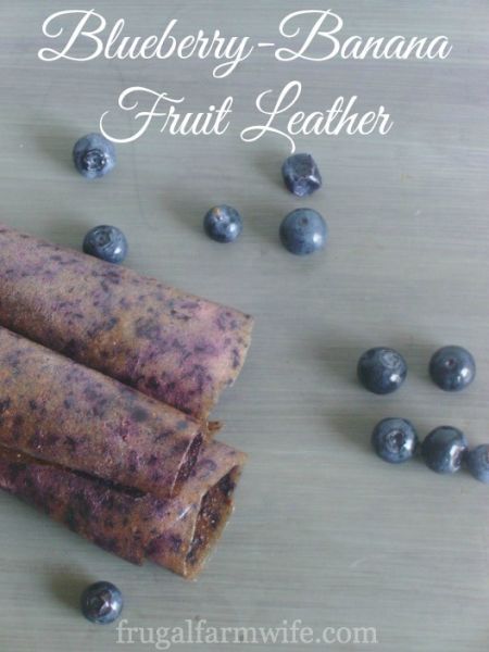 This is super easy to make, and using ripe bananas means that you don't need any added sugar. Perfect healthy snack for traveling! Dehydrated Recipes, Dehydrating Recipes, Fruit Leather Recipe, Healthy Fruit Snacks, Healthy Travel Snacks, Recipes Fruit, Banana Pancake, Meat Processing, Kid Snacks