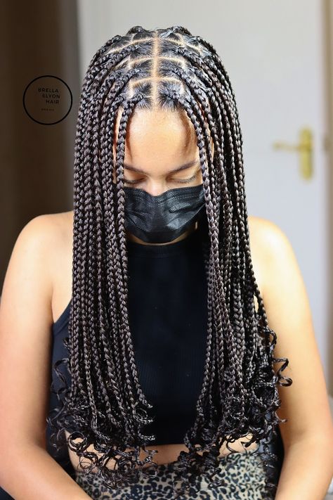 Mid Size Braids For Black Women, Knotless Braids Hairstyles Medium Length, Braided Blackgirl Hairstyle, Medium Mid Back Knotless Braids, Braids Shaved Sides And Back, Medium Length Braids Black Women, Medium Knotless Box Braids Medium Length, Knotless Braids Medium Length, Braids Shaved Sides