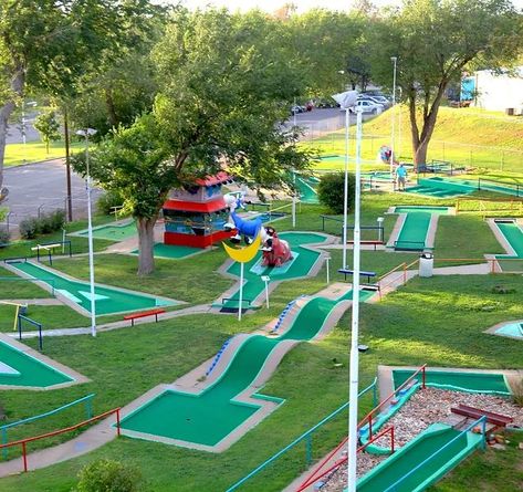 Put Put Golf Course Ideas, Mini Golf Backyard Ideas, Mini Golf Course Ideas, Diy Putt Putt Golf Course, Diy Mini Golf Course Ideas, Putt Putt Golf Diy Ideas, Backyard Putt Putt, Backyard Mini Golf Course, Backyard Mini Golf