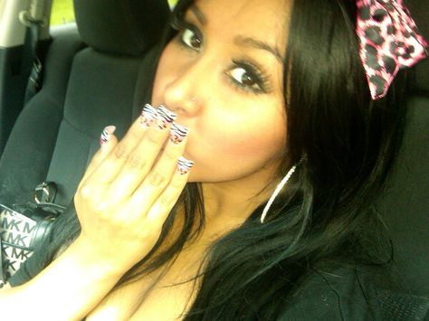 snooki bow and nails are cuteee Trashy Nails, Trashy Aesthetic, Trashy Y2k Aesthetic, Snooki And Jwoww, 2010s Aesthetic, Mcbling Fashion, New Nail Trends, Duck Feet, Duck Nails