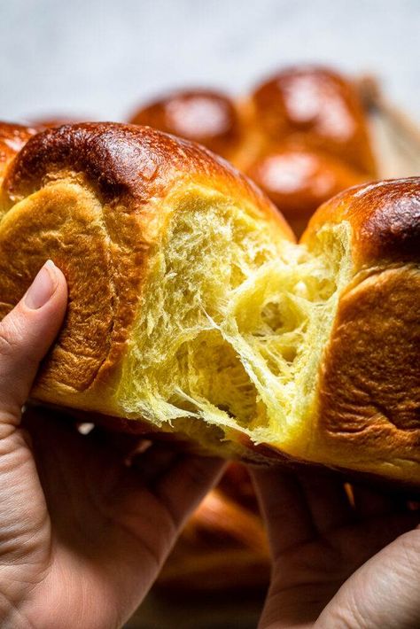 Brioche bread is a rich and fluffy French classic. Today we are making a vegan brioche bread that is just as delicious! Vegan Brioche Bread, Vegan Brioche, Brioche Bread Recipe, Vegan Loaf, Hamburger Bun Recipe, Vegan Breads, Vegan Bread Recipe, Vegan French Toast, Brioche Recipe