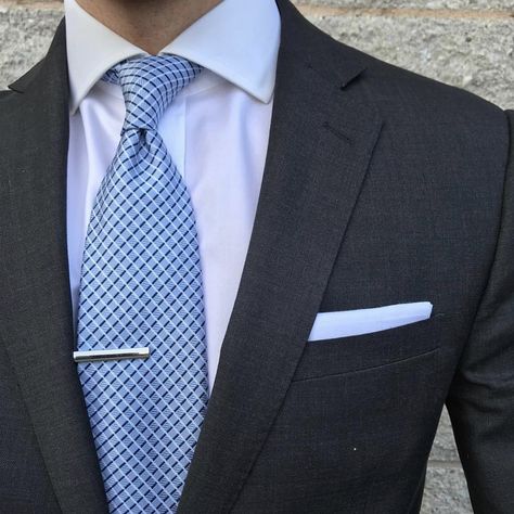 A light blue tie is a must Beard Suit, Pocket Square Folds, Picasso Quote, Dapper Outfit, Corporate Finance, Suit Combinations, Blazer Outfits Men, Mens Tops Fashion, Light Blue Tie