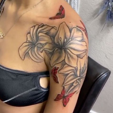 Shoulder Tattoos For Women With Color, Flower Tattoo Chest For Women, Sholder Tattoo Girl, Medium Shoulder Tattoos For Women, Shoulder Pieces For Women Tattoo, Women Clavicle Tattoo, Upper Arm Tattoos For Women Color, Shoulder Clavicle Tattoo For Women, Lotus Collar Bone Tattoo