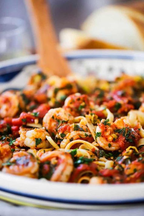 A close up view of a large pasta bowl filled with shrimp fra diavolo and a large wooden spoon inserted into it. Fra Diavolo Recipe, Shrimp Fra Diavolo, Italian Pasta Recipe, Recipe For Shrimp, Classic Italian Pasta, Fra Diavolo, Pasta Italiana, Italian Pasta Dishes, Italian Pasta Recipes