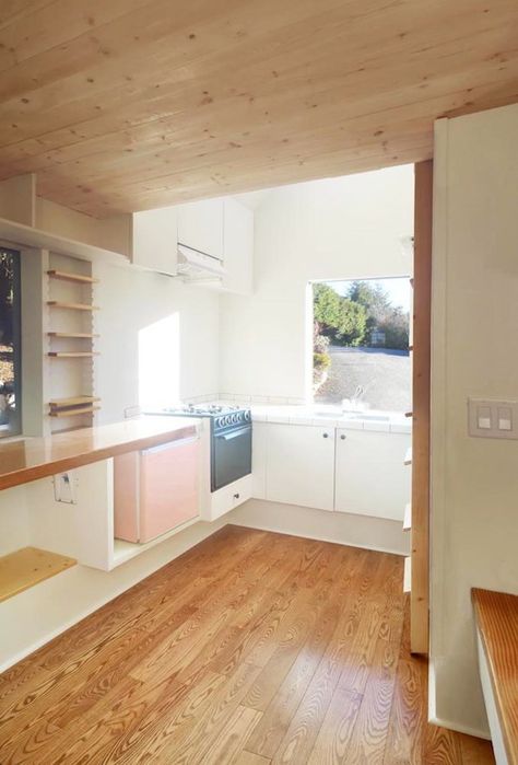 At less than 100 square feet, this house offers a queen-size bed in the loft, a bathroom, 7′ desk, and a kitchen with a double sink, stove, fridge and oven. Yet it still feels open and airy. Incredible. | Tiny Homes Mini Loft, Tiny House Trailer, House Gallery, Tiny Apartments, Micro House, Tiny House Movement, Tiny Spaces, Tiny House Interior, Tiny Houses For Sale