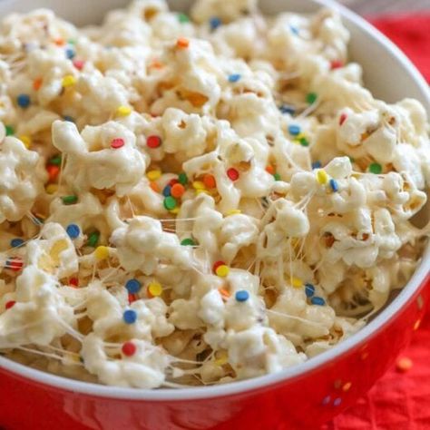 Birthday Cake Popcorn Recipe - Lil' Luna Cake Batter Popcorn, Lemon Lasagna, Cake Popcorn, Birthday Cake Popcorn, Marshmallow Popcorn, Popcorn Cake, Popcorn Mix, Whiskey Cake, Lil Luna