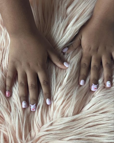 Little hands deserve flashy nails too 👑 Order a custom set just in time for the first day of school!! Do regular measurements as well as length of nail and leave the rest to me 💅🏻 https://jefanails.etsy.com . . . #hellokittynails #kurominails #kidspressonnails #backtoschoolnails#easyapplicationpressonnails #DIYpressonnails #nailartdesigns #custompressonnails #custompressonnailsforsale #pressonnails #luxurypressonnails #trendypressonnails #nailsnailsnails #nails #nailart #nailsofinstagram #n... Flashy Nails, Back To School Nails, Hello Kitty Nails, Nails Nailart, Just In Time, First Day Of School, First Day, Press On Nails, Nail Art Designs