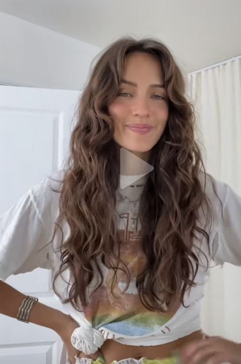 Layered Hair With Curtain Bangs Curly, Butterfly Haircut Long Wavy Hair, Long Messy Wavy Hair, 2b Haircuts Long, High Layers Long Hair, Natural Brown Wavy Hair, 2b Curly Hair Haircuts Long, Long Layers Haircut For Wavy Hair, Long Layer Wavy Haircut