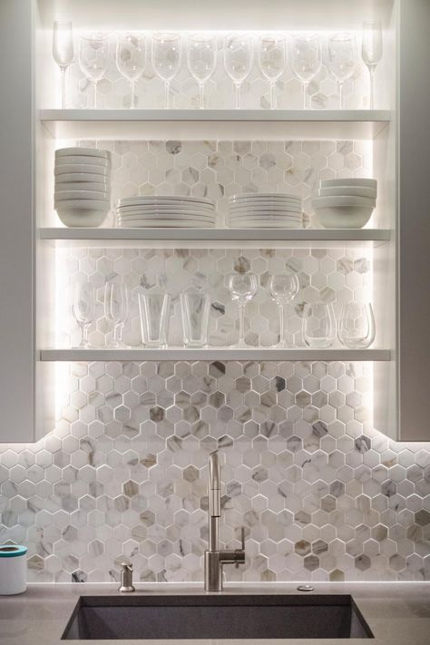 Open Kitchen Shelving, Grey Marble Kitchen, Mosaic Kitchen Backsplash, Hamptons Style Interior, Marble Backsplash Kitchen, Kitchen Shelving, Shelves Kitchen, Hexagon Shelves, Kitchen Backsplash Designs