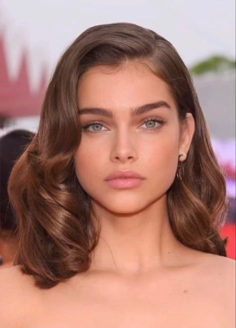 Big Waves For Medium Hair, Natural Hollywood Waves, Mid Length Hair Down Wedding, Iconic Short Hairstyles, Old Hollywood Hair Shoulder Length, Shoulder Length Evening Hairstyles, Pinned Back Curled Hair, Old Hollywood Glam Hair Short, Structured Hairstyles