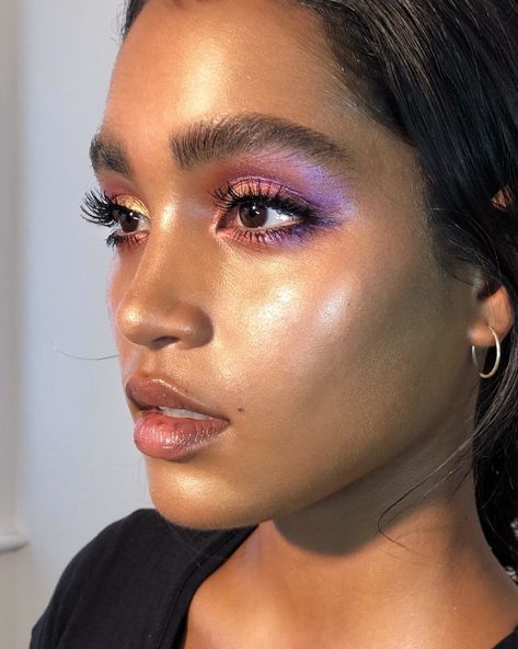 This MUA's Genius Highlighter Technique Lets You Fake the "Glass Skin" Look Editorial Make-up, Skin Highlighter, Nabla Cosmetics, Dag Make Up, Elegantes Makeup, Mekap Mata, Ideas De Maquillaje Natural, Flot Makeup, Make Up Inspiration