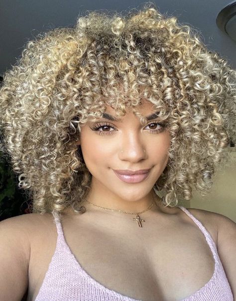 Blonde Afro, Blonde Natural Hair, Curly Synthetic Wig, Dyed Curly Hair, Highlights Curly Hair, Blonde Curly Hair, Hair Girls, Blonde Curls, Colored Curly Hair