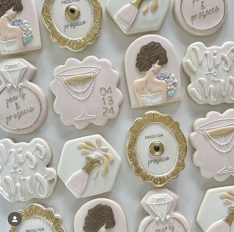 Pearl Themed Party, Pearls Wedding Theme, Bride Cookies, Pearl Bridal Shower, Wedding Shower Cookies, Bridal Cookies, Bridal Shower Inspo, Wedding Shower Themes, Bridal Shower Cookies