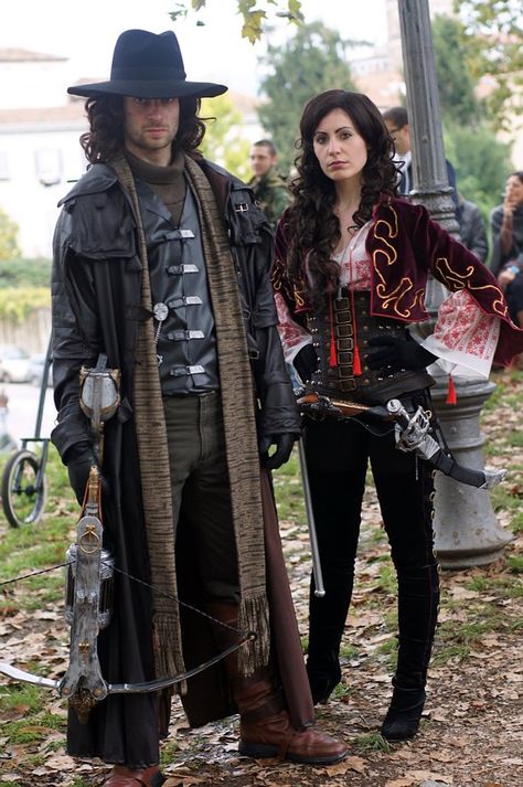 Witch Hunter Costume, The Mummy Couple Costume, Van Helsing Cosplay, Horror Couples Costumes, Female Van Helsing, Van Helsing Anna Valerious, Van Helsing Tv Show, Van Helsing 2004, Hunter Costume