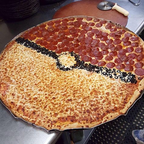 Pokemon Pizza, Pokemon Snacks, 4de Verjaardag, Pokemon Themed Party, Pokemon Cake, Pokemon Birthday Party, Pokemon Party, Pokemon Birthday, Dinner Themes