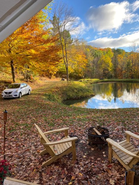 House In Vermont, Cabin In Vermont, Fall In Vermont Aesthetic, Vermont House Aesthetic, Vermont Fall Aesthetic, Vermont Fall Vacation, Woodstock Vermont Fall, Vermont Scenery, Vermont Camping