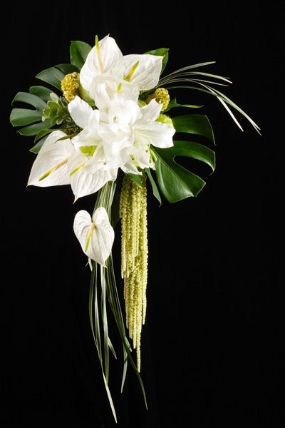 Wedding Bouquet Centerpiece www.tablescapesbydesign.com https://www.facebook.com/pages/Tablescapes-By-Design/129811416695 Trailing Bouquet, Contemporary Flower Arrangements, Tropical Floral Arrangements, Large Flower Arrangements, Tropical Wedding Flowers, Floral Art Design, Hand Bouquet, Modern Flower Arrangements, Cascade Bouquet