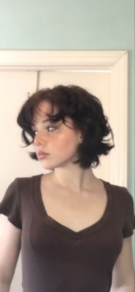 Short 70s Hairstyles For Women, Whimsical Short Hair, Haircut For Wavy Hair Short, 40s Short Hair, Helena Bonham Carter Short Hair, Short Mullet Wavy Hair, Short Layered Hair Women, Short Haircut Pixie, Fleabag Haircut