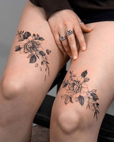 Side Leg Tattoo, Thigh Tattoos For Women, Thigh Tattoo Designs, Cool Wrist Tattoos, Creative Tattoo, One Piece Tattoos, Floral Tattoo Sleeve, Thigh Tattoos, Leg Tattoos Women