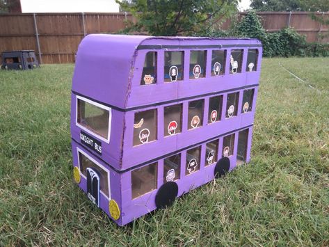 Harry Potter Knight Bus made of cardboard Harry Potter Shoe Box Float, Cardboard Harry Potter, Harry Potter Valentine Box Ideas Easy, Valentine Box Harry Potter, Harry Potter Valentine Box Ideas, Knight Bus Harry Potter, Surprise Harry Potter, Harry Potter Favors, Harry Potter Knight Bus