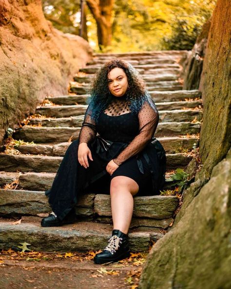 36 Fall Outfit Ideas For Curvy Girls - Kayla's Chaos Fall Witchy Outfits, Central Park Photoshoot, Central Park Fall, Fall Photo Ideas, Pumpkin Patch Photoshoot, Kendall And Kylie Collection, Vintage Style Blouses, Blogger Poses, Fall Photo