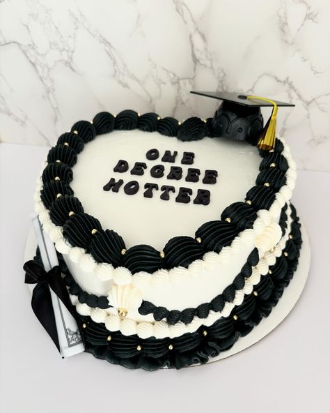 Another cutie grad cake 🎓 #idahofalls #idahofallscakes #heartcake #vintagecake #lambethcake #buttercreamcake Law School Graduation Party Ideas, Graduation Cake Aesthetic, Graduation Cupcake Cake, Mini Pastelitos, College Graduation Cakes, Grad Cakes, Law School Graduation Party, Grad Cake, Graduation Party Cake