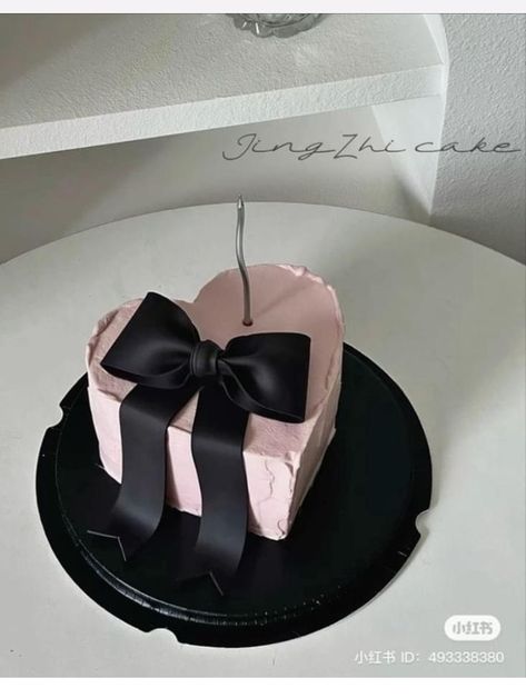 Black White Pink Birthday Party, Black White And Pink Cake, Plain White Birthday Cake, Pink And Black Birthday Theme, Happy Birthday Cake Aesthetic, Black And Pink Birthday Cake, Black Cake Aesthetic, Pink And Black Birthday Cake, Black Pink Cake