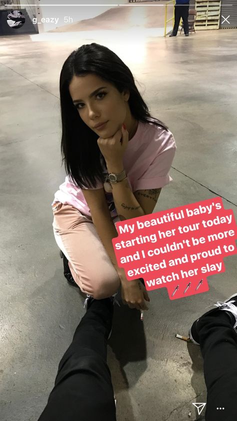 G-eazy talking sweetly of The Beautiful Halsey. Halsey Hair, Halsey Singer, Halsey And G Eazy, Halsey Style, G Eazy, Famous Couples, Ig Post, Halsey, Lady And Gentlemen