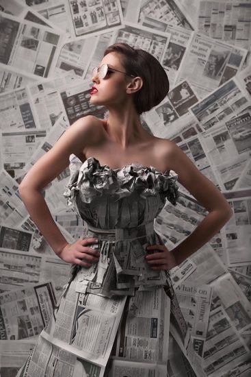 Fashion Photography Ideas, Newspaper Fashion, Artistic Fashion Photography, Studio Photography Fashion, Creative Fashion Photography, Guy Bourdin, Conceptual Fashion, Shotting Photo, Creative Photoshoot Ideas