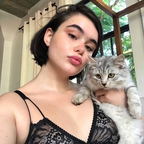 Euphoria Fair Outfit, Barbara Ferreira, 00’s Aesthetic, Fair Outfit, Women Crush, Fashion Outfits Plus Size, Barbie Ferreira, Affordable Plus Size Clothing, Best Outfits