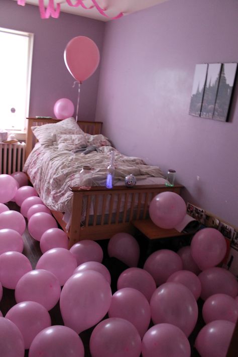 HAPPY BIRTHDAY... great idea!  I usually do this for the special people in my life Birthdays :), yep pink is the color on the agenda next ;) Birthday Balloon Surprise, Birthday Surprise Ideas, Balloon Surprise, Birthday Morning Surprise, Birthday Morning, 21st Bday Ideas, Surprise Ideas, Birthday Surprises, Birthday Room Decorations