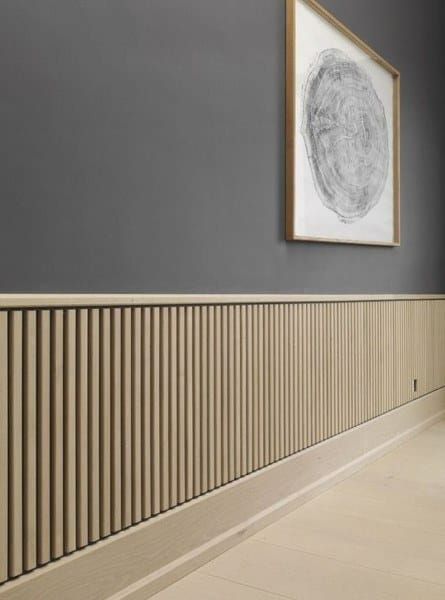 Lambriseringen Gang, Modern Wainscoting Ideas, Wainscoting Wall, Millwork Wall, Modern Wall Paneling, Wainscoting Styles, Wooden Panelling, Wall Panel Design, Hus Inspiration